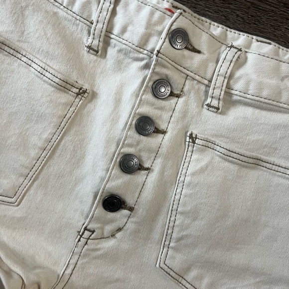 Free People Bridgette Denim‎ Shorts High Rise Button Fly Ivory Cream - Picture 3 of 8